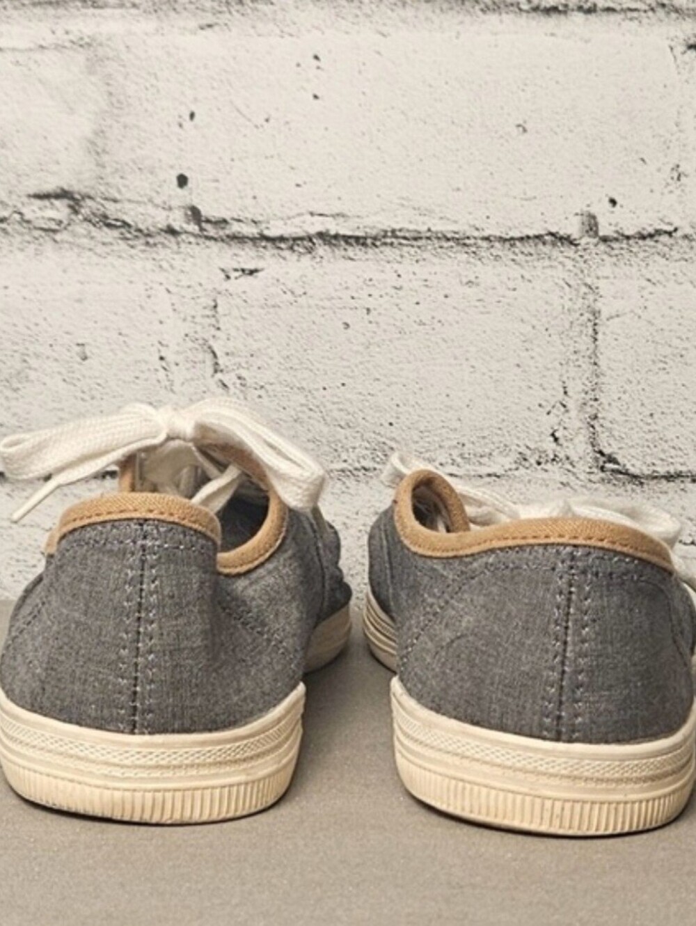 American Eagle Gray Canvas Lace Up Sneakers Women's Size 8 Casual Shoes - Picture 7 of 10